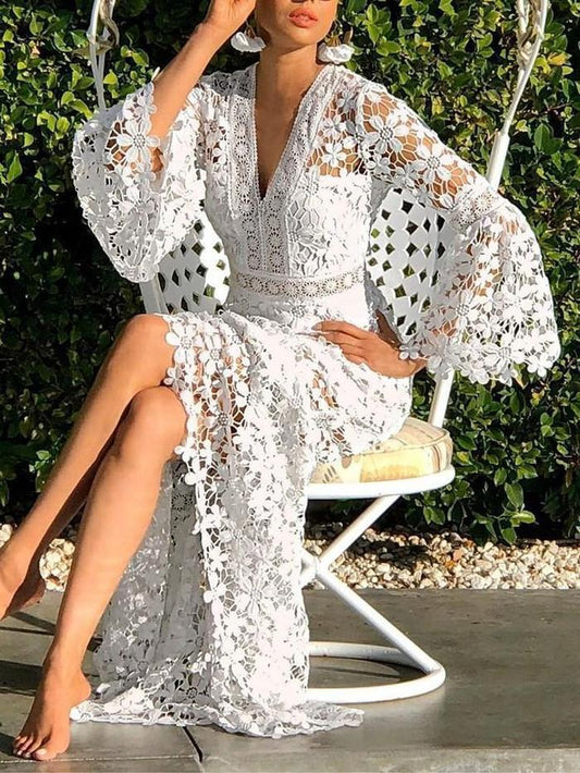 Beautifully Finished Dress in a Timeless Design