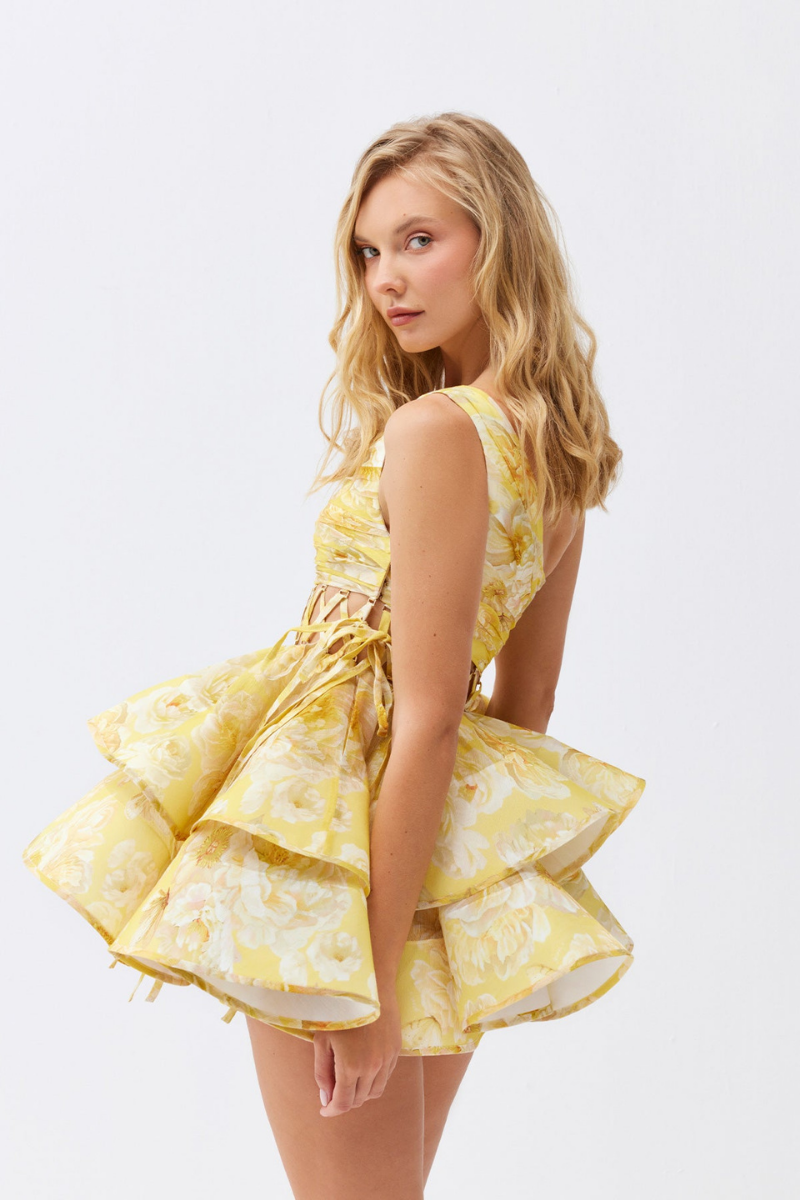 Well Tailored Dress with a Graceful Silhouette