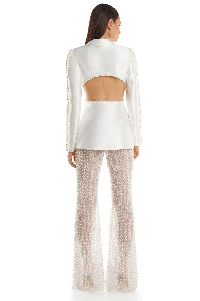 Well Tailored Pants with a Graceful Silhouette