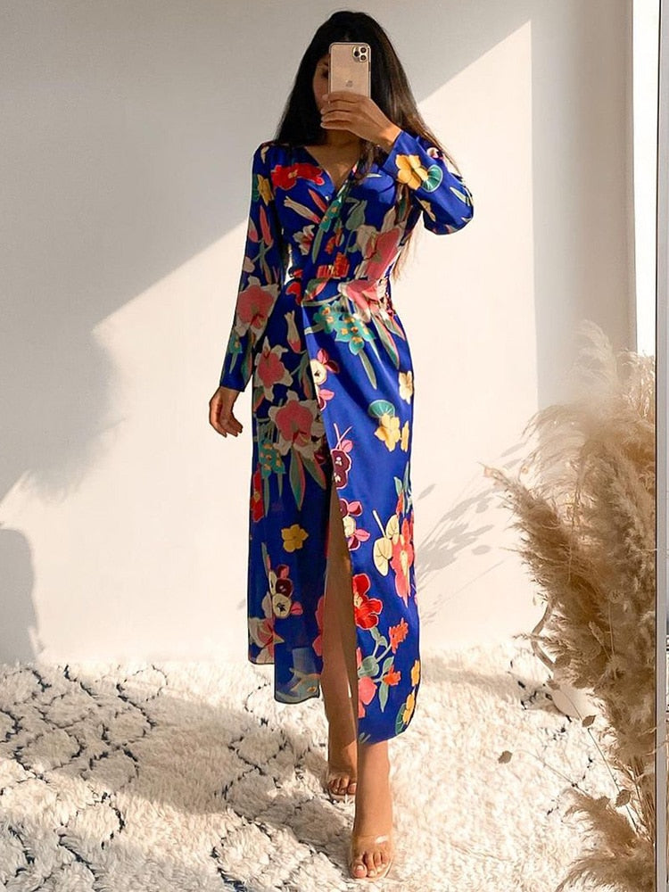 Beautifully Finished Dress in a Timeless Design