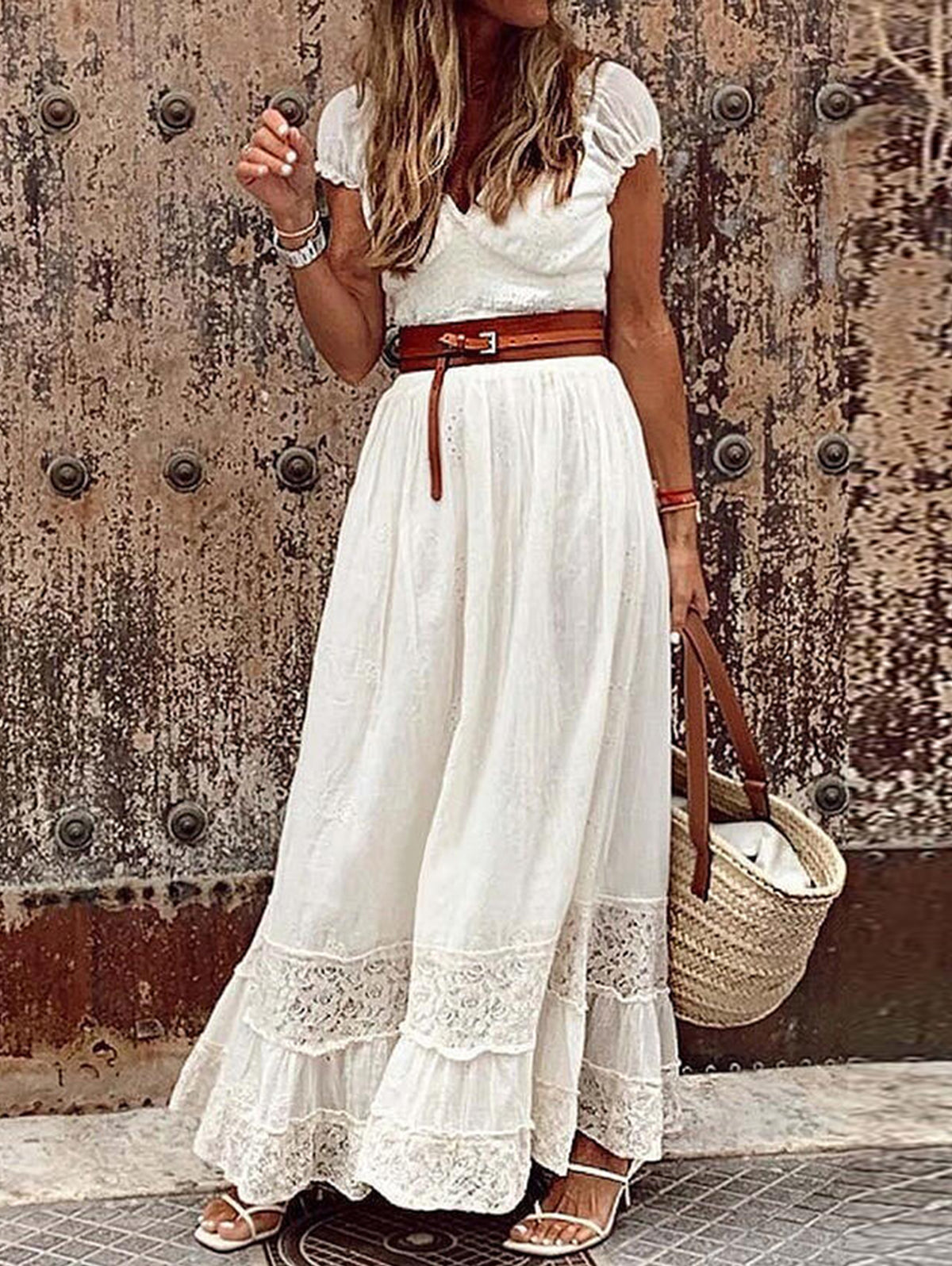 Effortlessly Elegant Dress with a Timeless Design