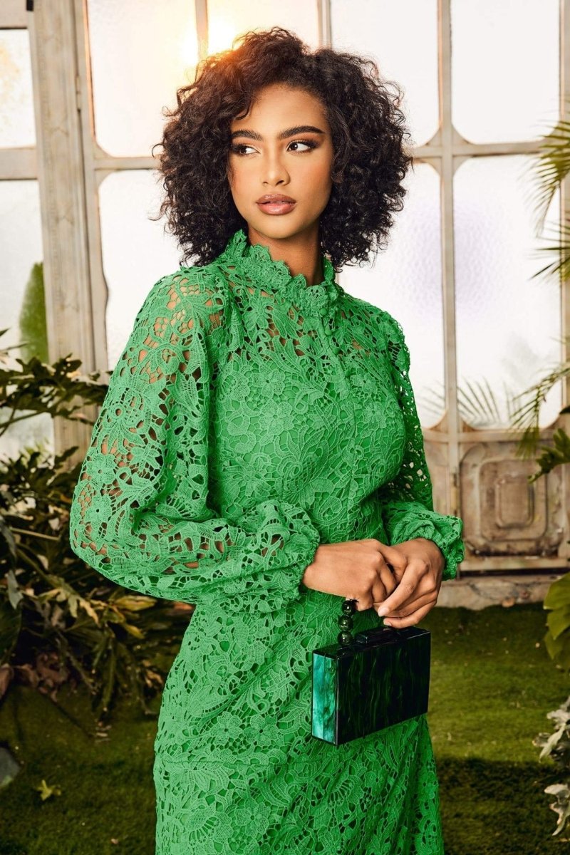 Beautifully Finished Dress in a Timeless Design