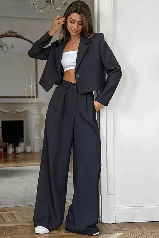 Well Tailored Pants with a Graceful Silhouette
