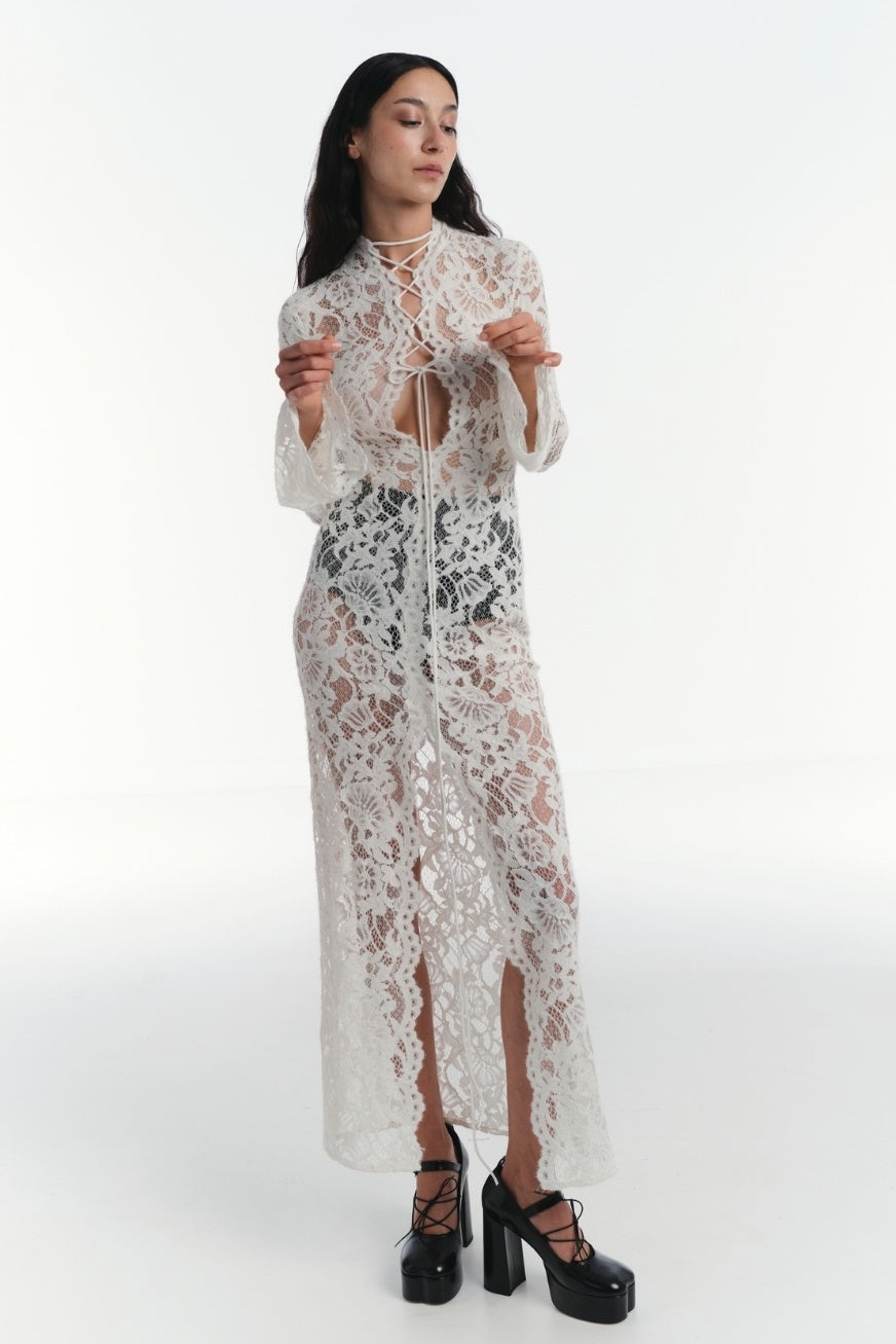 Well Tailored Dress with a Graceful Silhouette