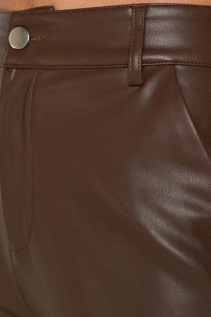 Elegantly Styled Pants for Everyday Wear