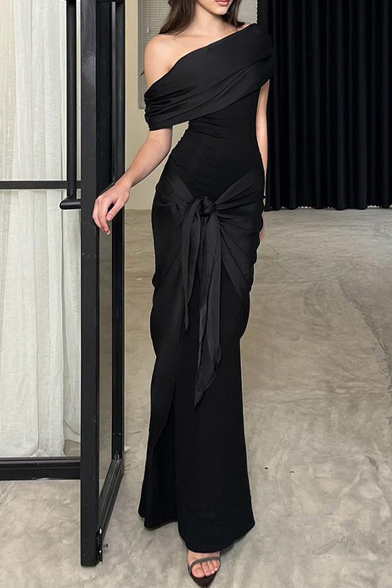 Well Tailored Dress with a Graceful Silhouette