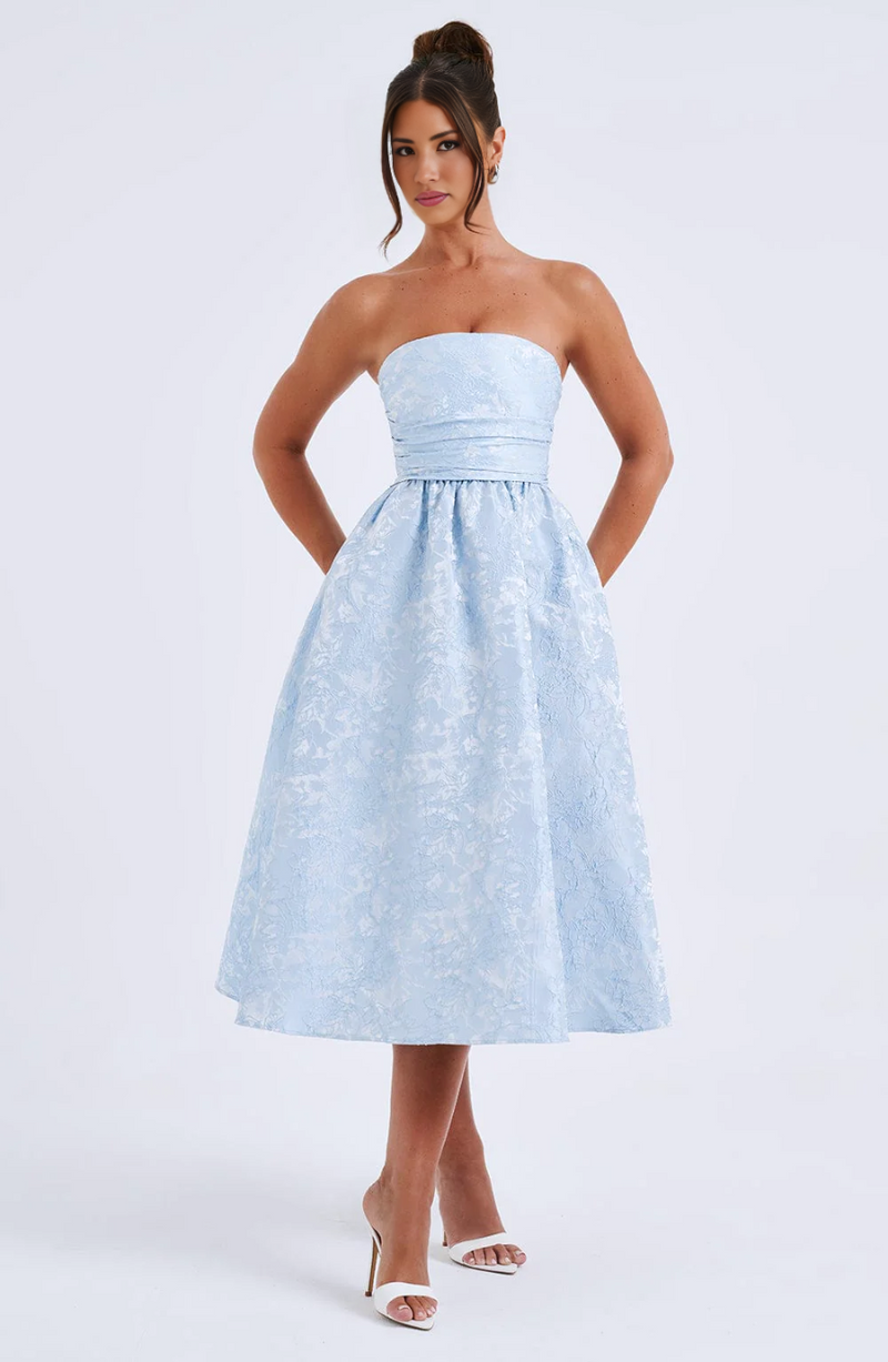 Gracefully Styled Dress for Any Occasion