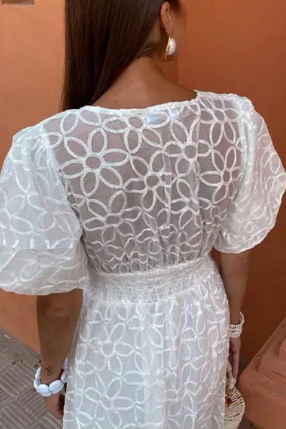 Effortlessly Elegant Dress with a Timeless Design
