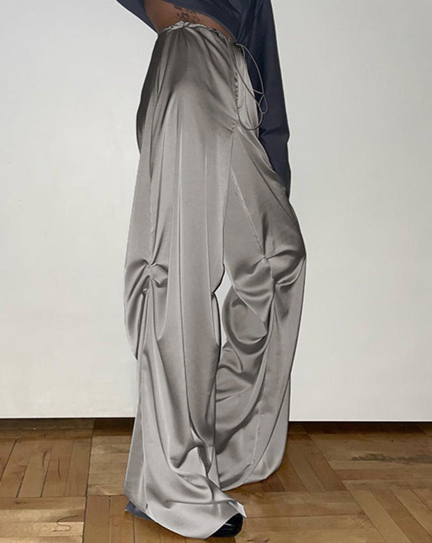 Effortlessly Elegant Pants with a Timeless Design