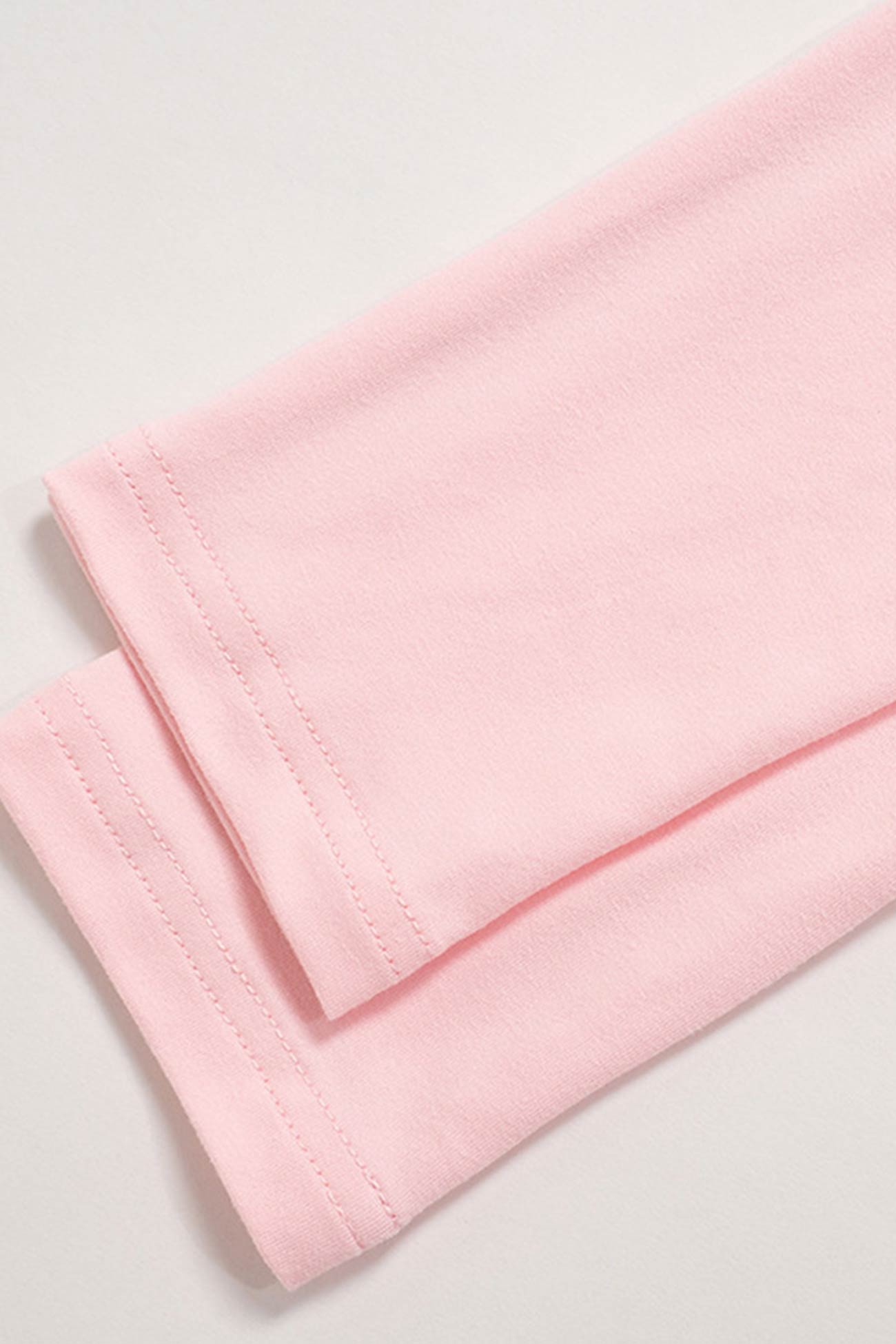 Effortlessly Elegant Pants with a Timeless Design