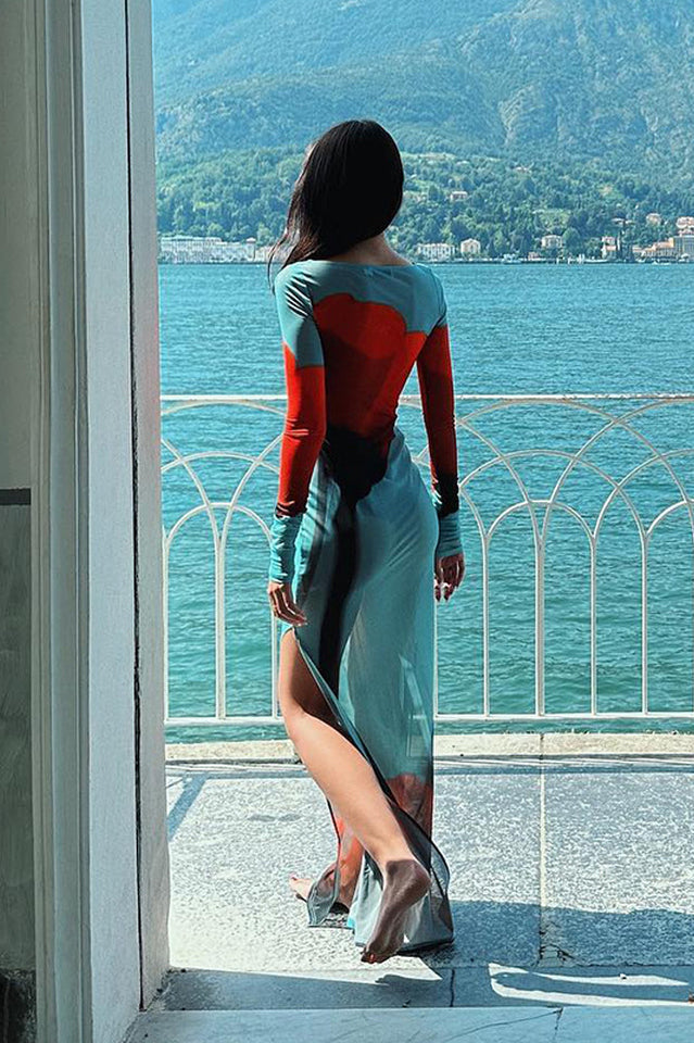 Well Tailored Dress with a Graceful Silhouette