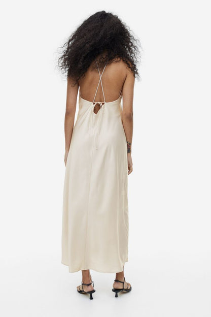 Effortlessly Elegant Dress with a Timeless Design