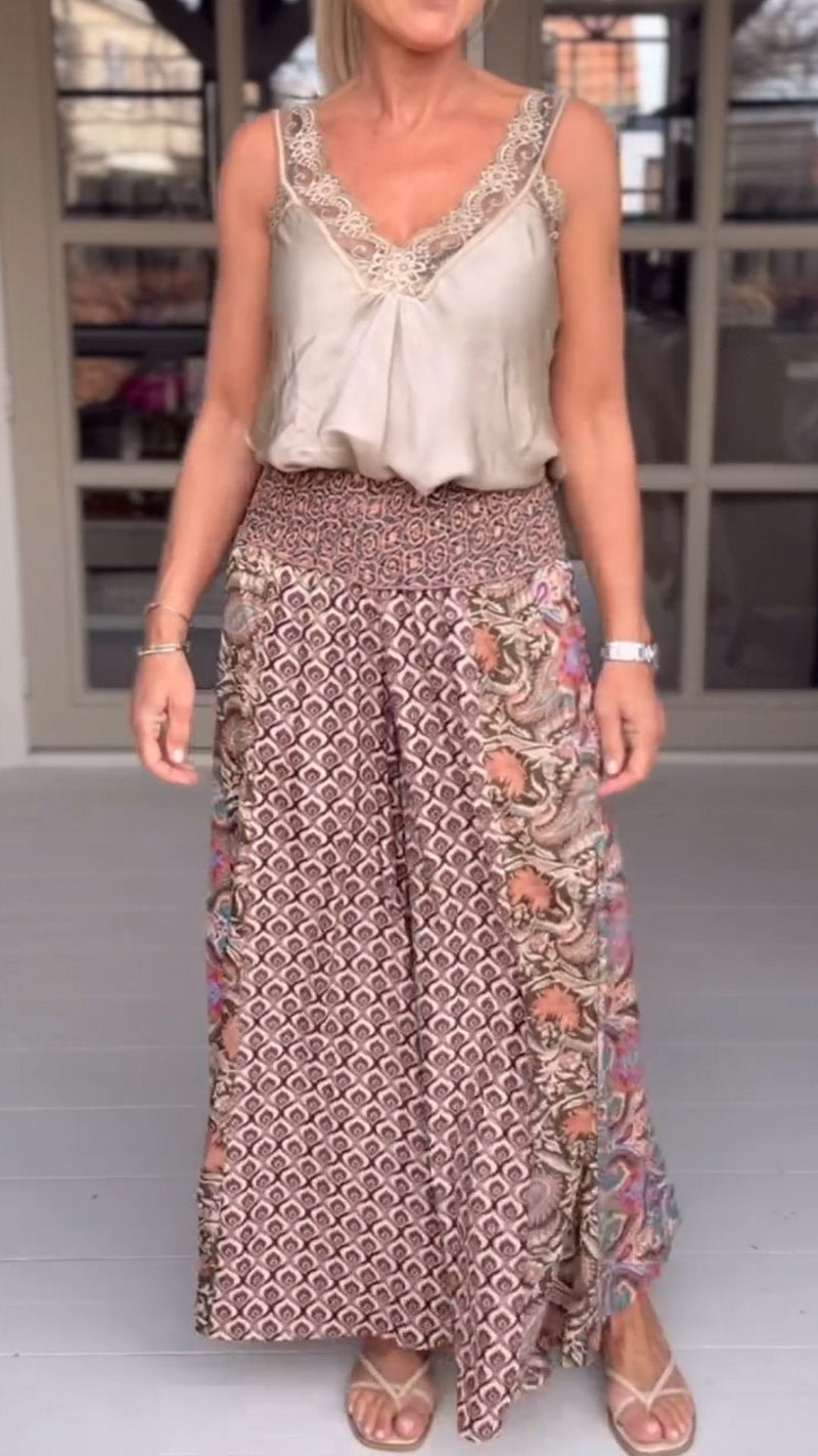Classic Vintage Trousers with a Flattering Fit
