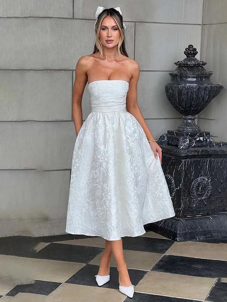 Effortlessly Elegant Dress with a Timeless Design