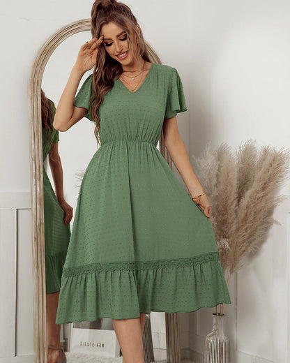 Effortlessly Elegant Dress with a Timeless Design