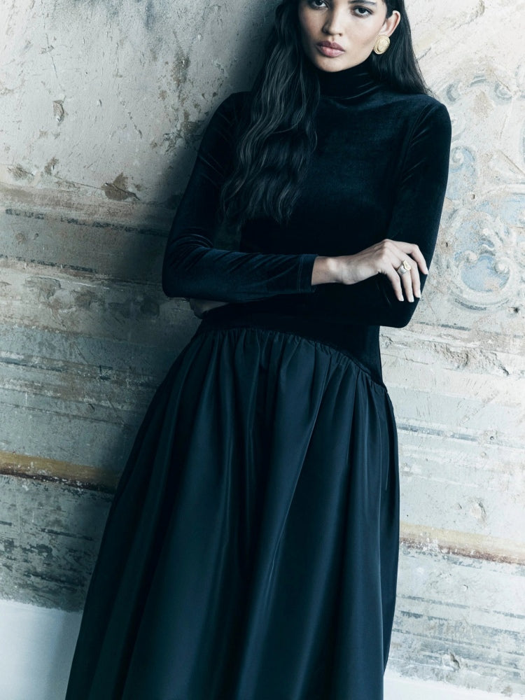Classic Vintage Dress with a Flattering Fit