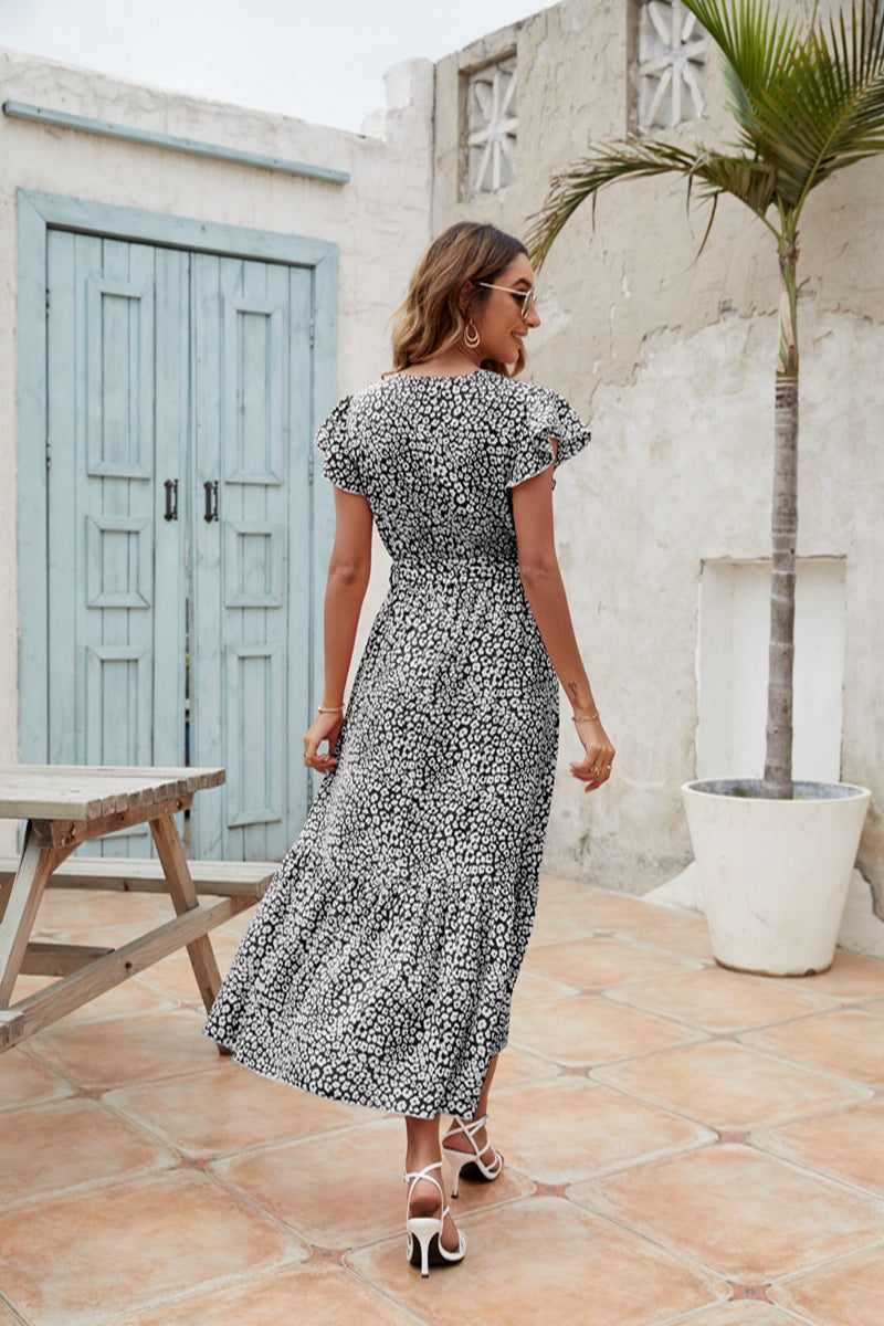 Effortlessly Elegant Dress with a Timeless Design