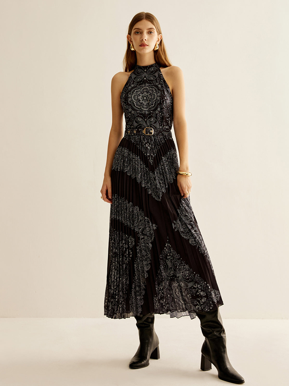 Sophisticated Dress with a Clean Classic Look