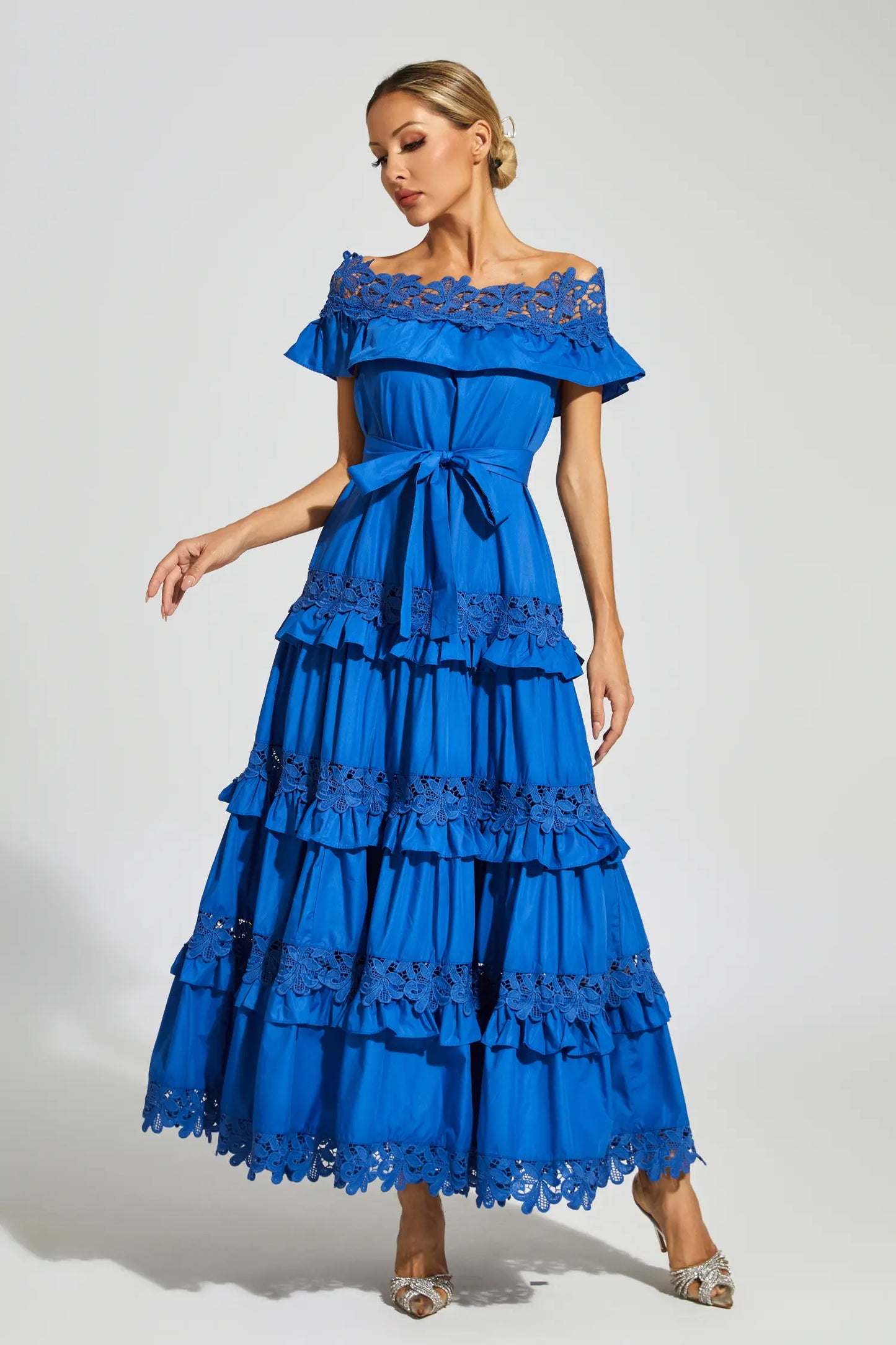 Effortlessly Elegant Dress with a Timeless Design