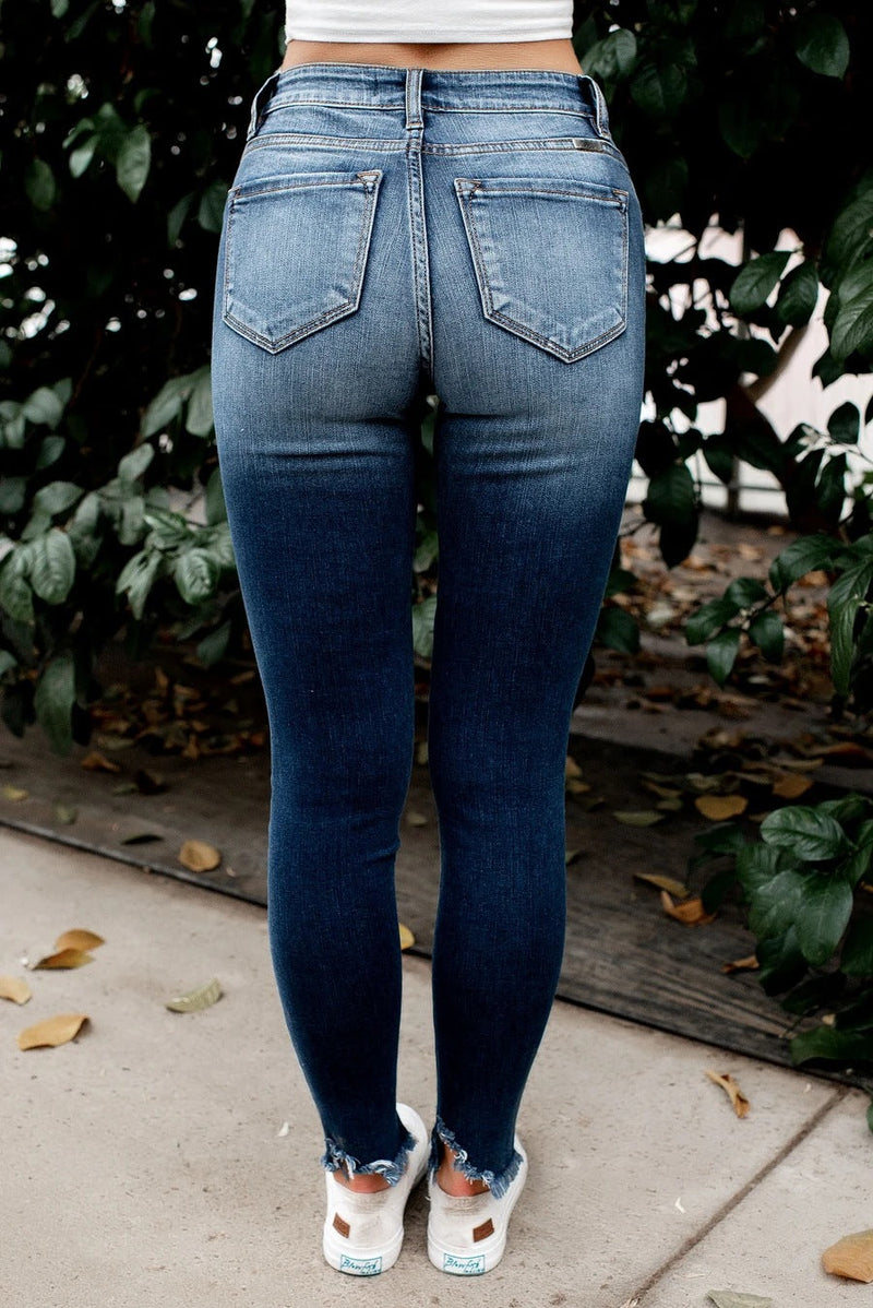 Effortlessly Elegant Pants with a Timeless Design