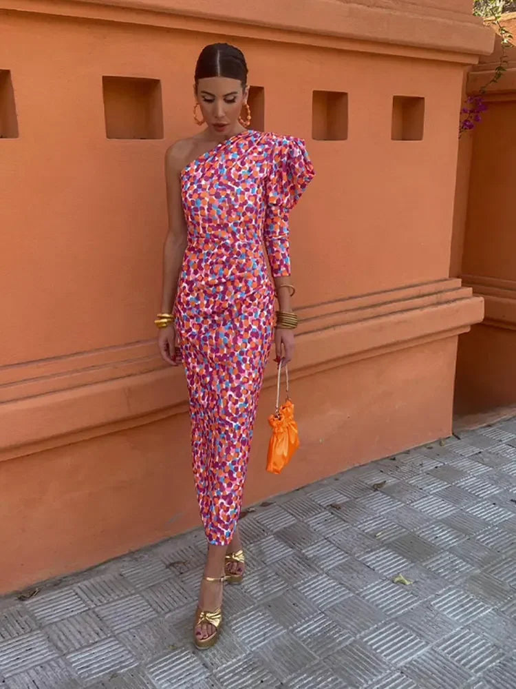 Well Tailored Dress with a Graceful Silhouette