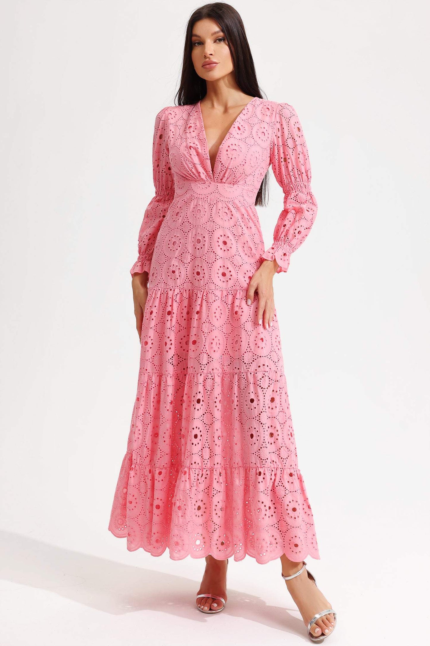 Beautifully Finished Dress in a Timeless Design