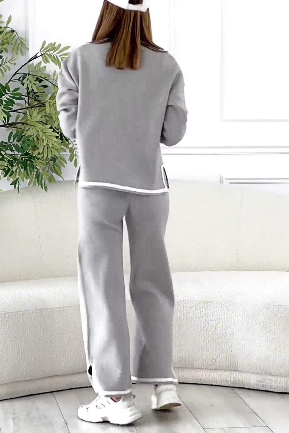 Classic Vintage Sweater with a Flattering Fit