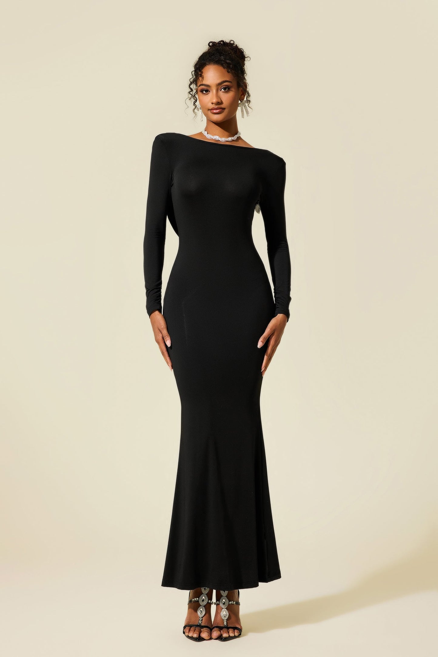 Well Tailored Dress with a Graceful Silhouette