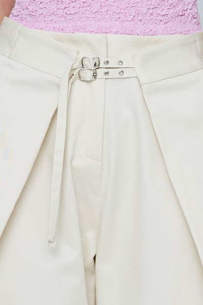 Elegantly Styled Pants for Everyday Wear