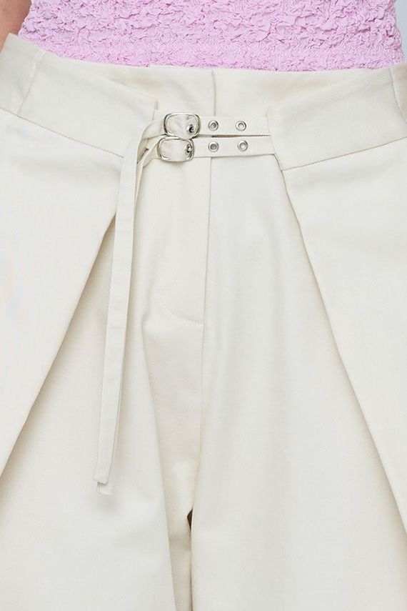 Elegantly Styled Pants for Everyday Wear