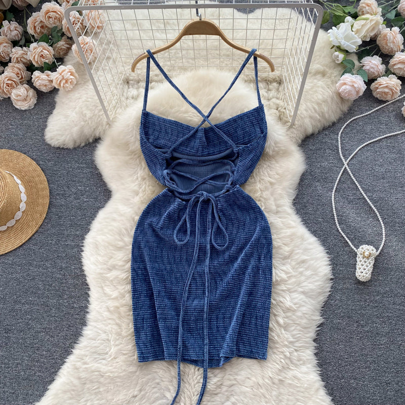 Beautifully Finished Dress in a Timeless Design