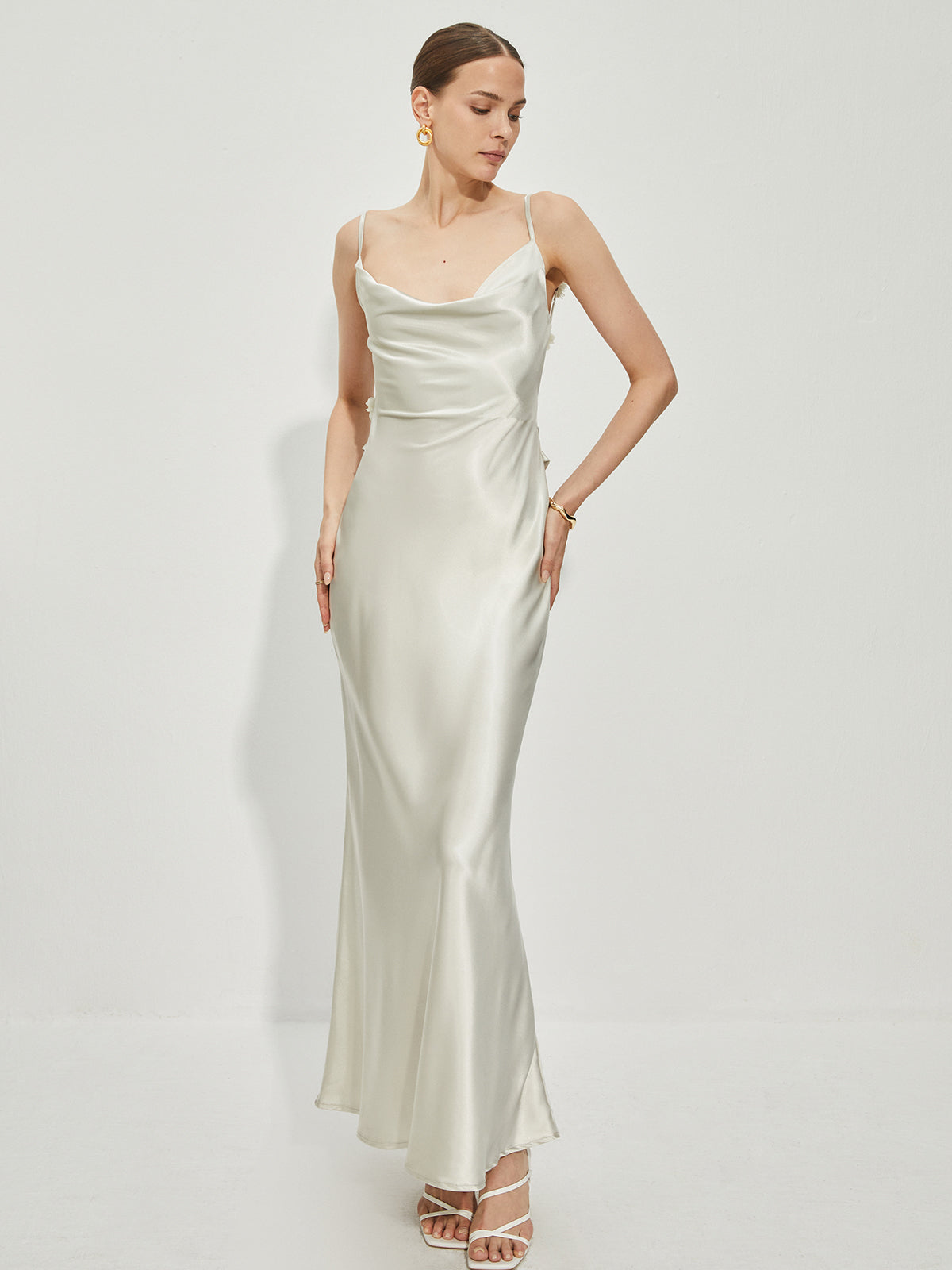 Well Tailored Dress with a Graceful Silhouette
