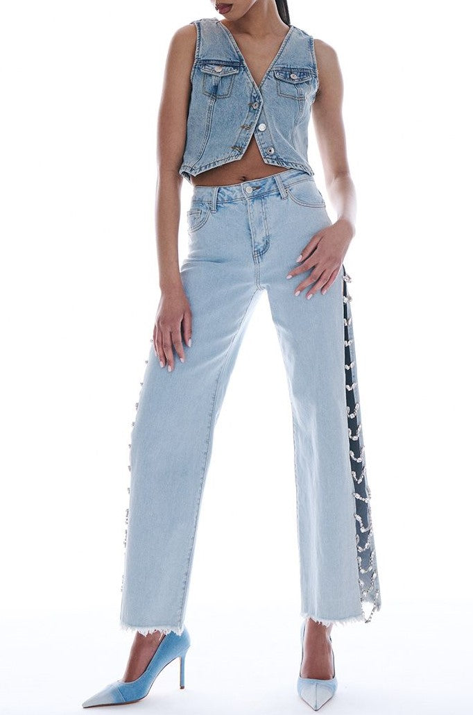 Effortlessly Elegant Garment with a Timeless Design