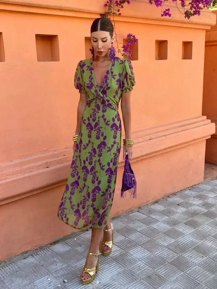Well Tailored Dress with a Graceful Silhouette