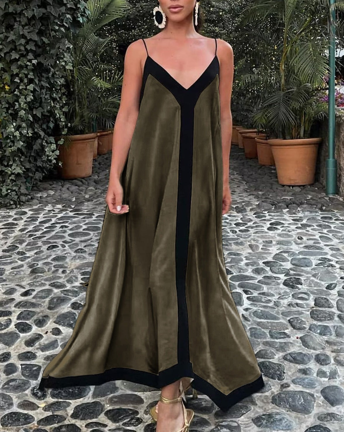 Beautifully Crafted Dress in a Classic Style