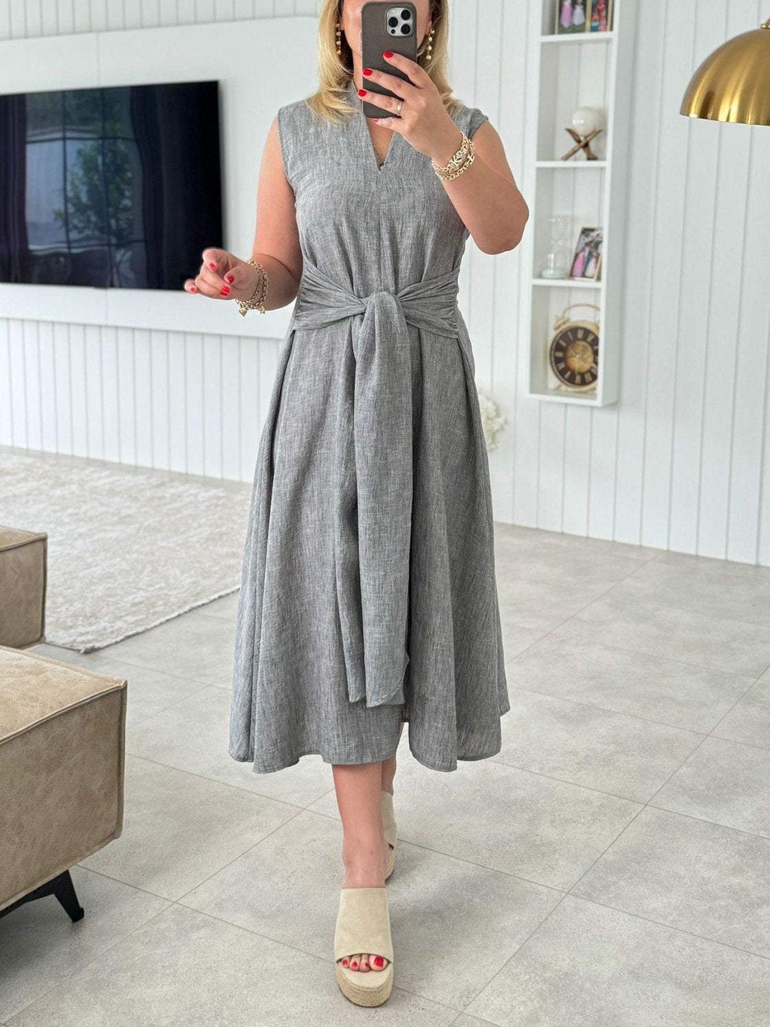 Gracefully Styled Dress for Any Occasion