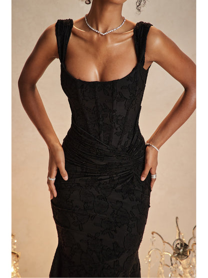 Beautifully Finished Dress in a Timeless Design