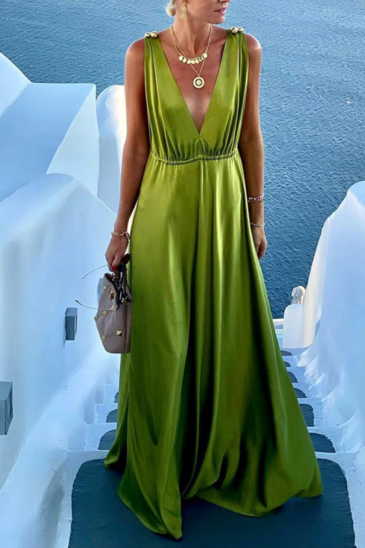Beautifully Finished Dress in a Timeless Design