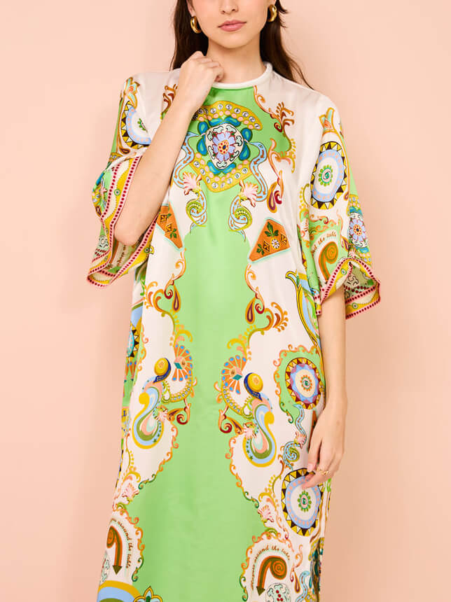 Beautifully Finished Dress in a Timeless Design