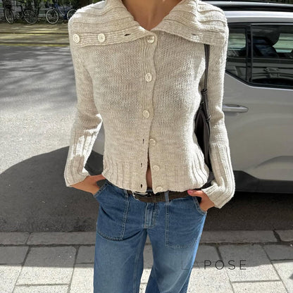 Effortlessly Elegant Sweater with a Timeless Design