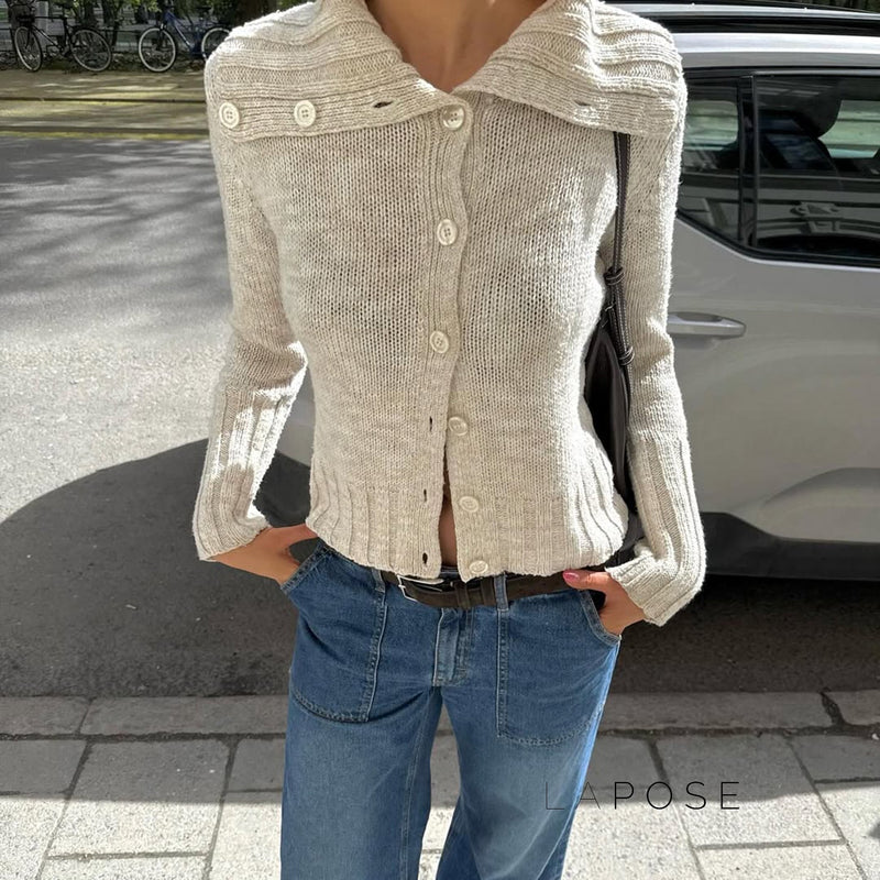 Effortlessly Elegant Sweater with a Timeless Design