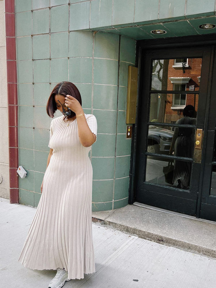 Well Tailored Dress with a Graceful Silhouette