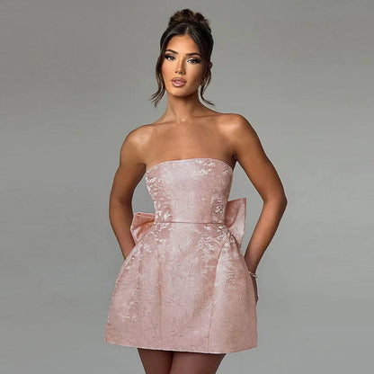 Effortlessly Elegant Dress with a Timeless Design