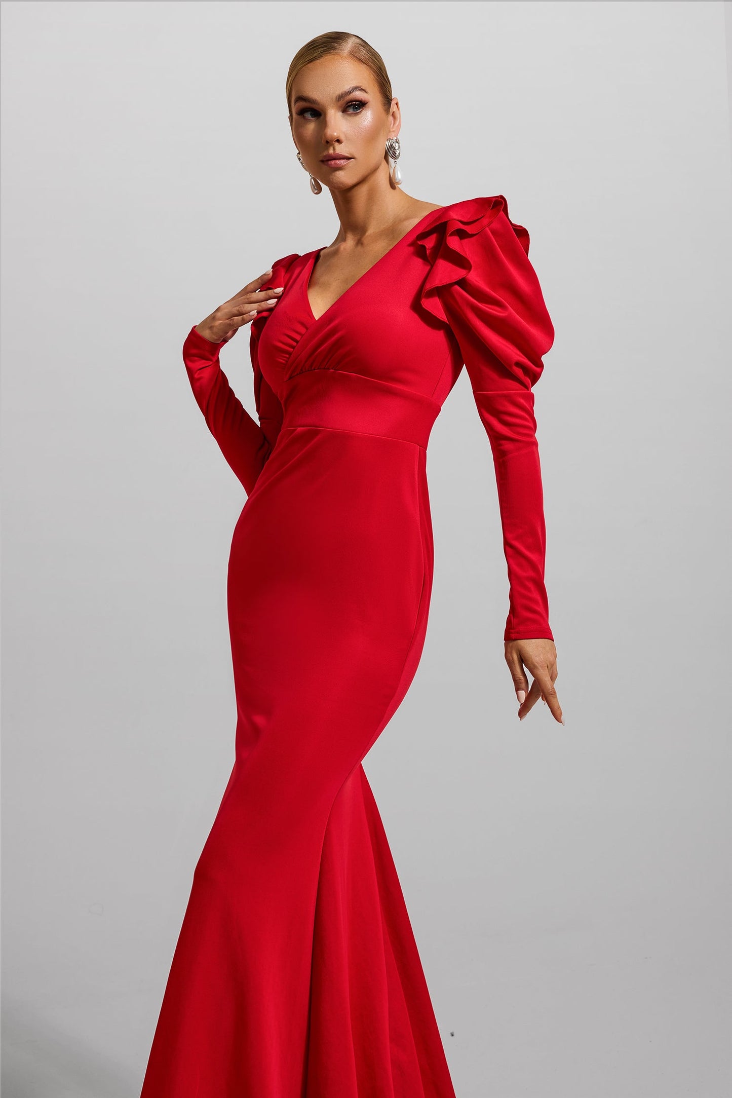 Beautifully Finished Dress in a Timeless Design