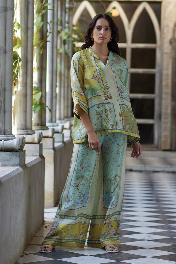 Elegantly Styled Pants for Everyday Wear