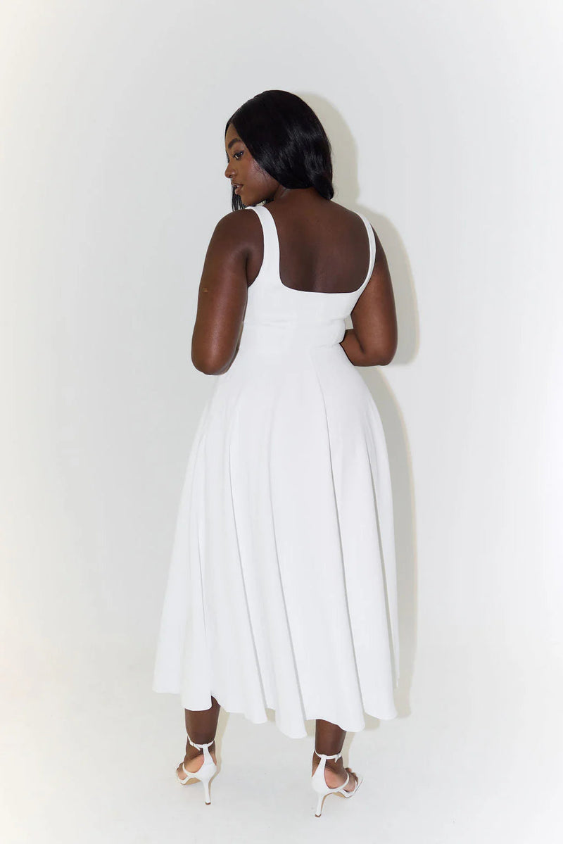 Effortlessly Elegant Dress with a Timeless Design