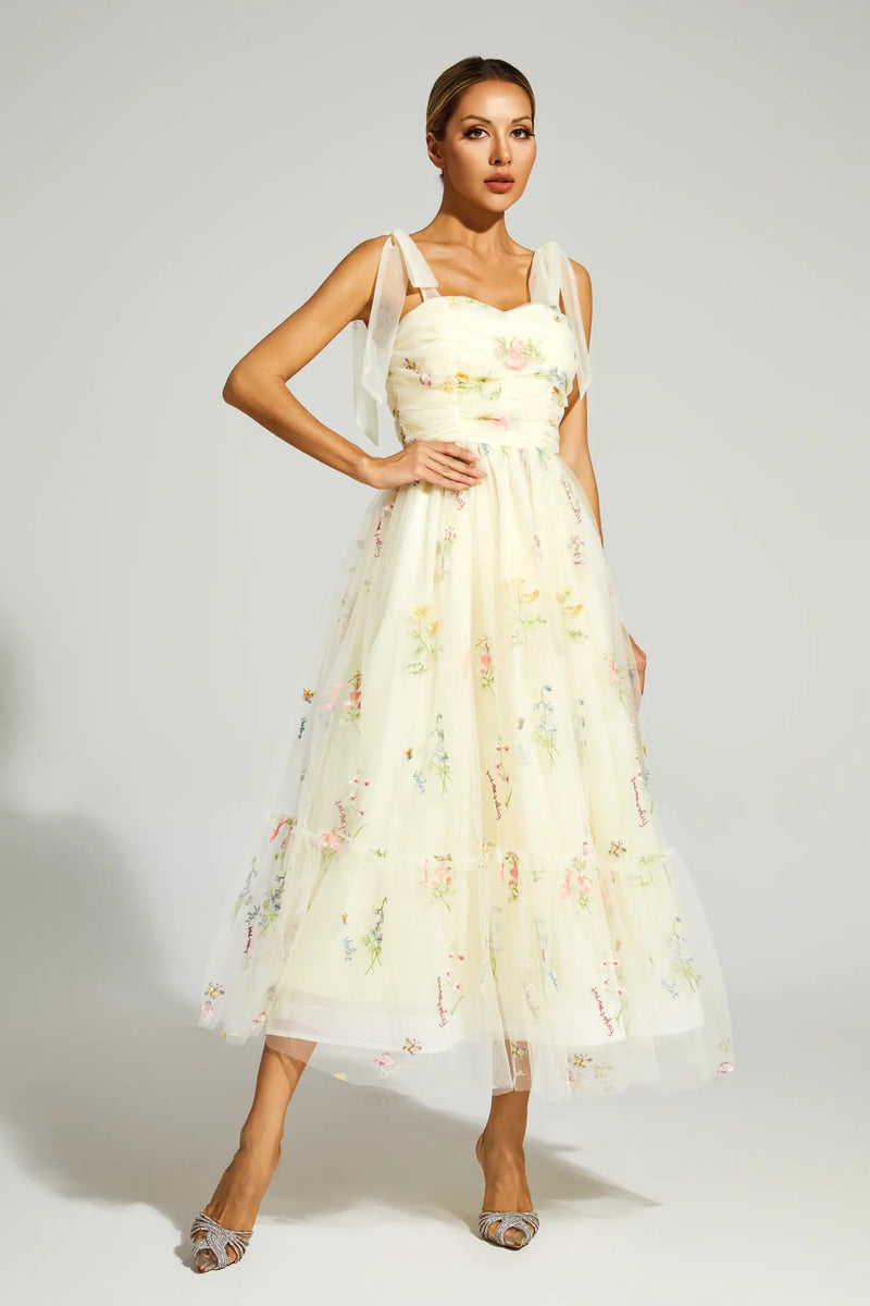 Effortlessly Elegant Dress with a Timeless Design