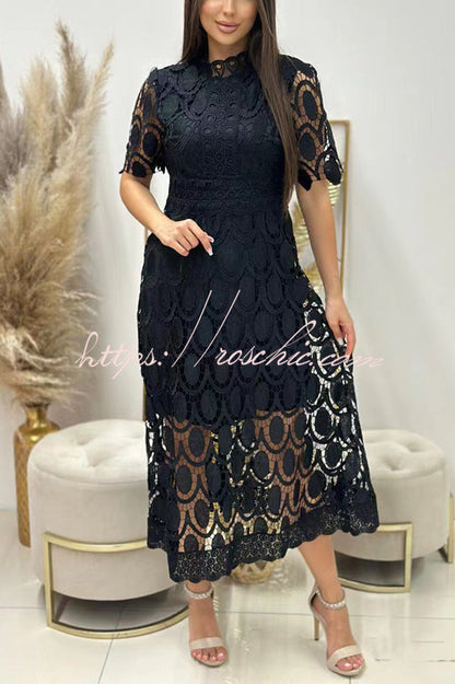 Beautifully Finished Dress in a Timeless Design