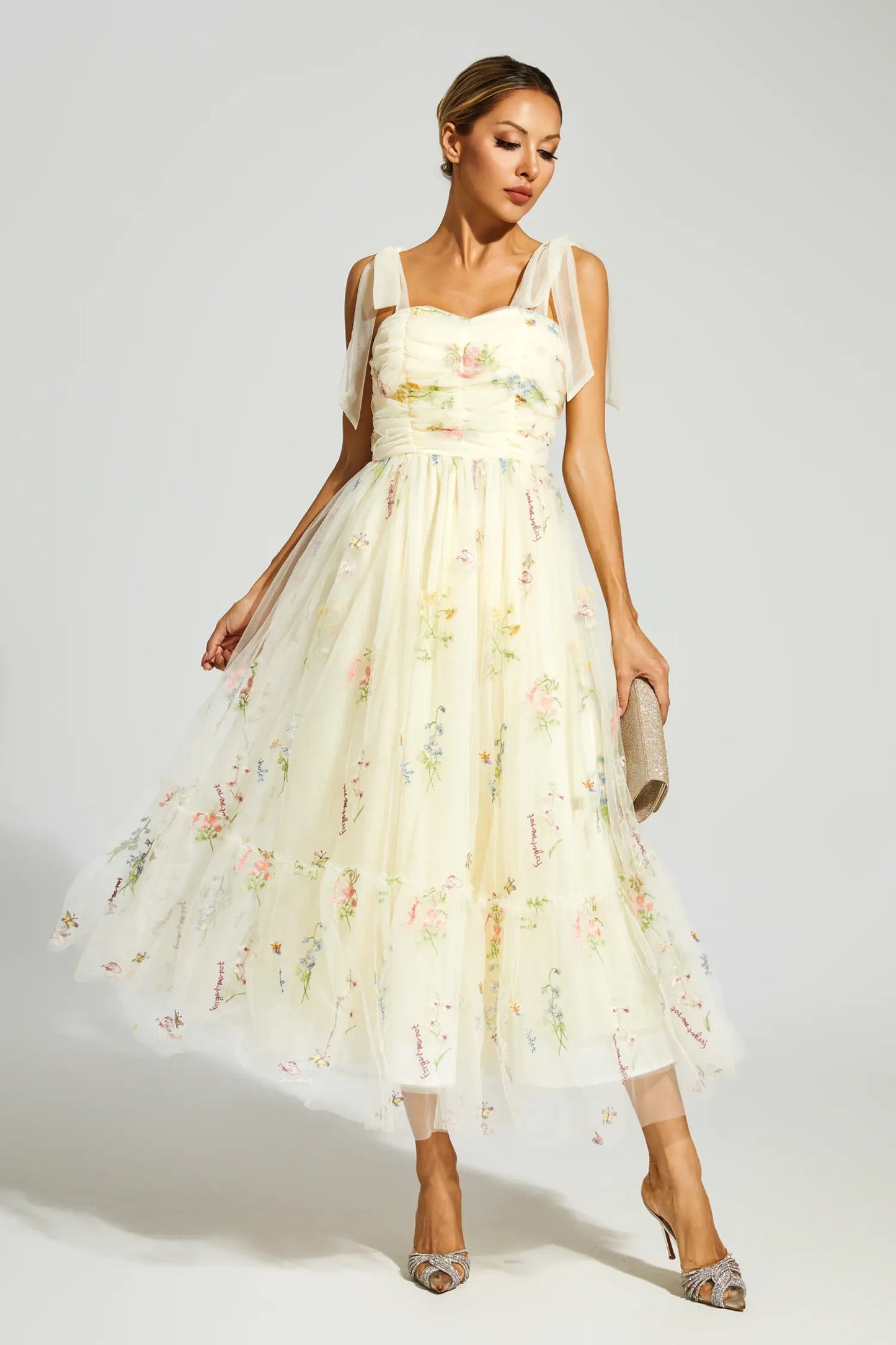 Effortlessly Elegant Dress with a Timeless Design