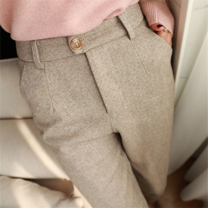 Well Tailored Pants with a Graceful Silhouette